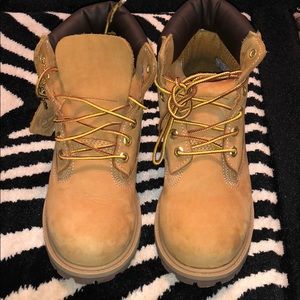 Youth size 2 wheat timberlands
